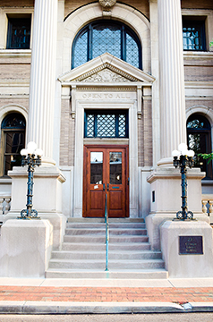 Entrance_About Us Front of Schulman Roth and Associates